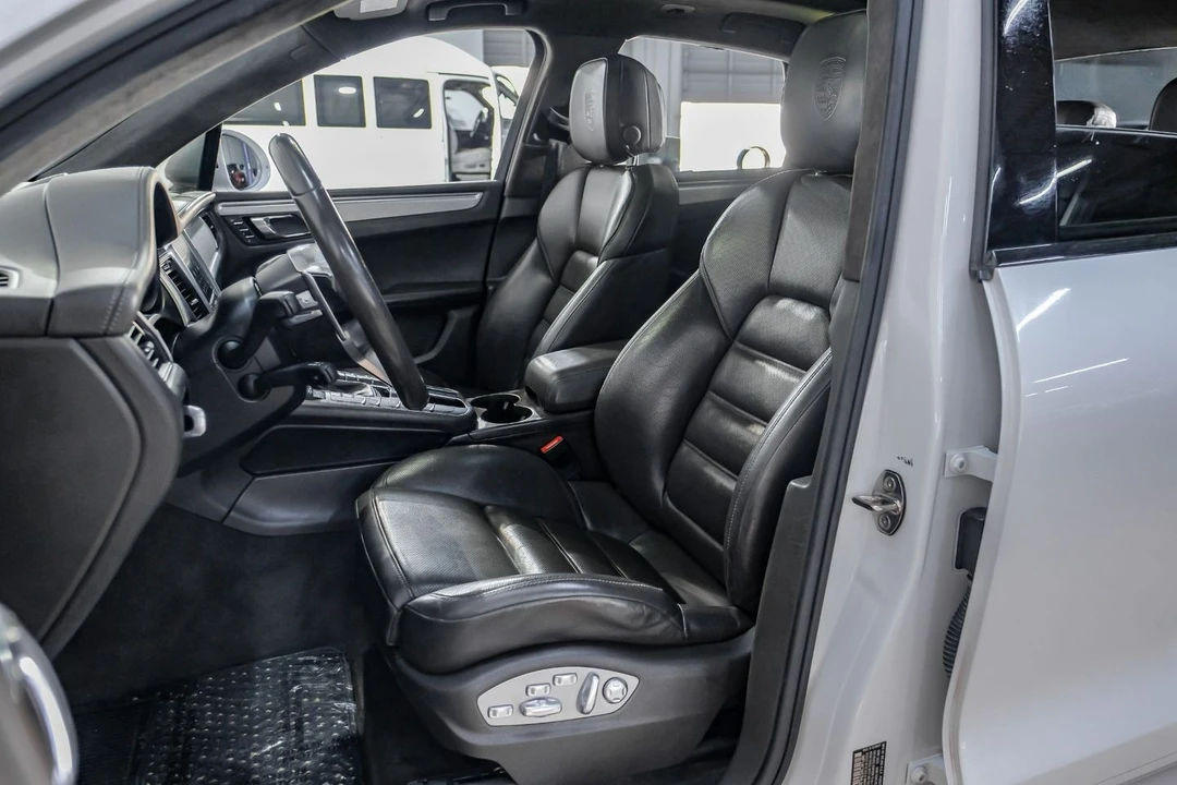 2017 Porsche Macan Turbo - Image 5 of 12