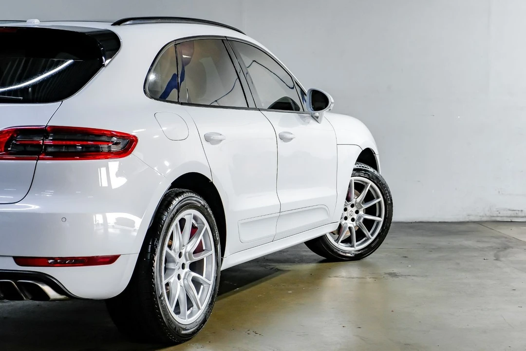 2017 Porsche Macan Turbo - Image 13 of 21