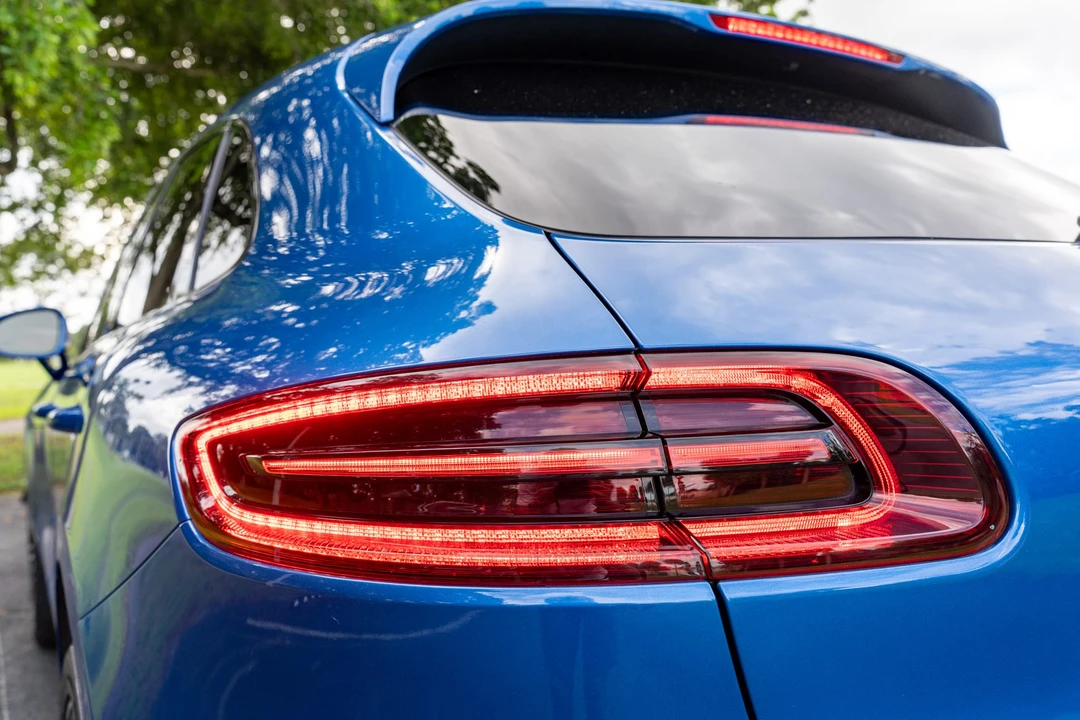 2017 Porsche Macan Turbo - Image 18 of 31
