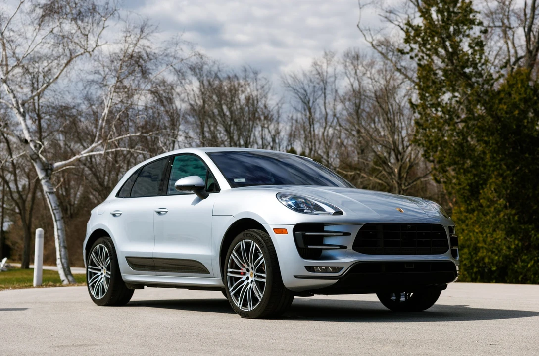 2017 Porsche Macan Turbo - Image 15 of 31