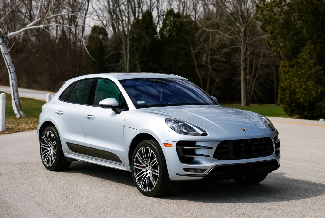 2017 Porsche Macan Turbo - Image 16 of 31