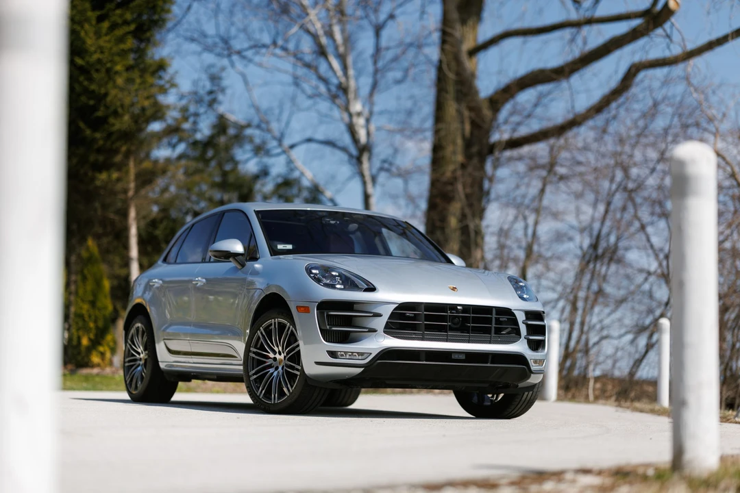 2017 Porsche Macan Turbo - Image 11 of 31