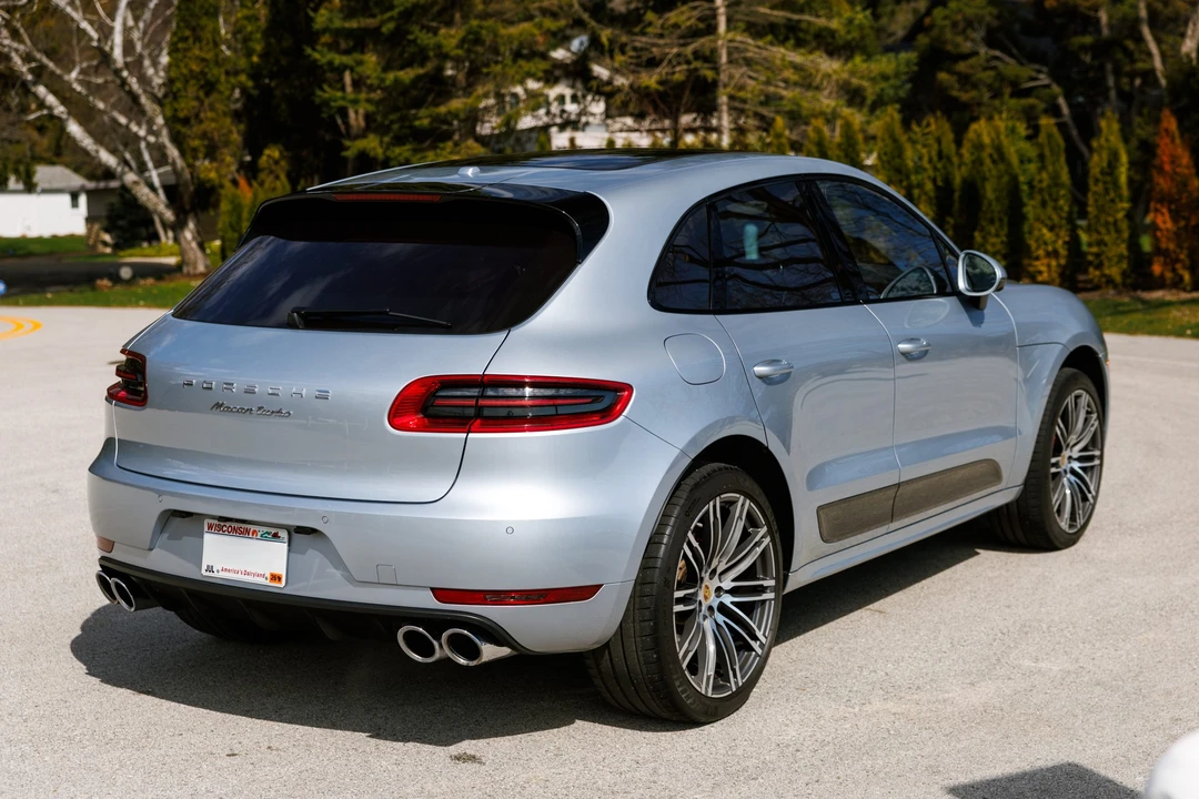 2017 Porsche Macan Turbo - Image 21 of 31