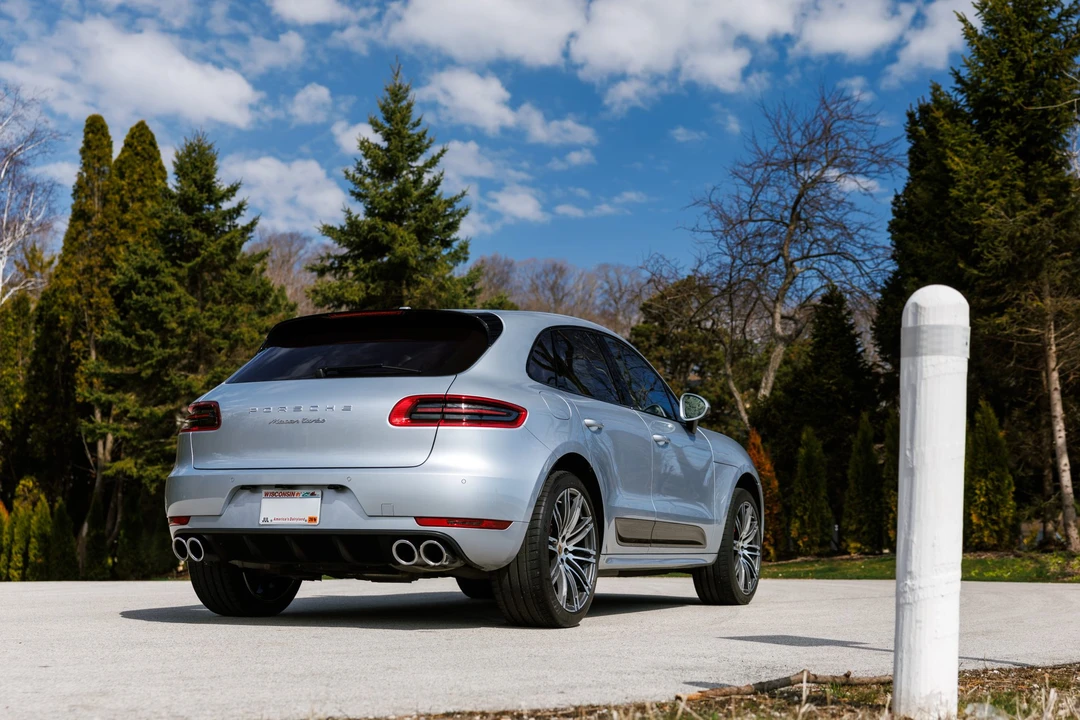 2017 Porsche Macan Turbo - Image 23 of 31