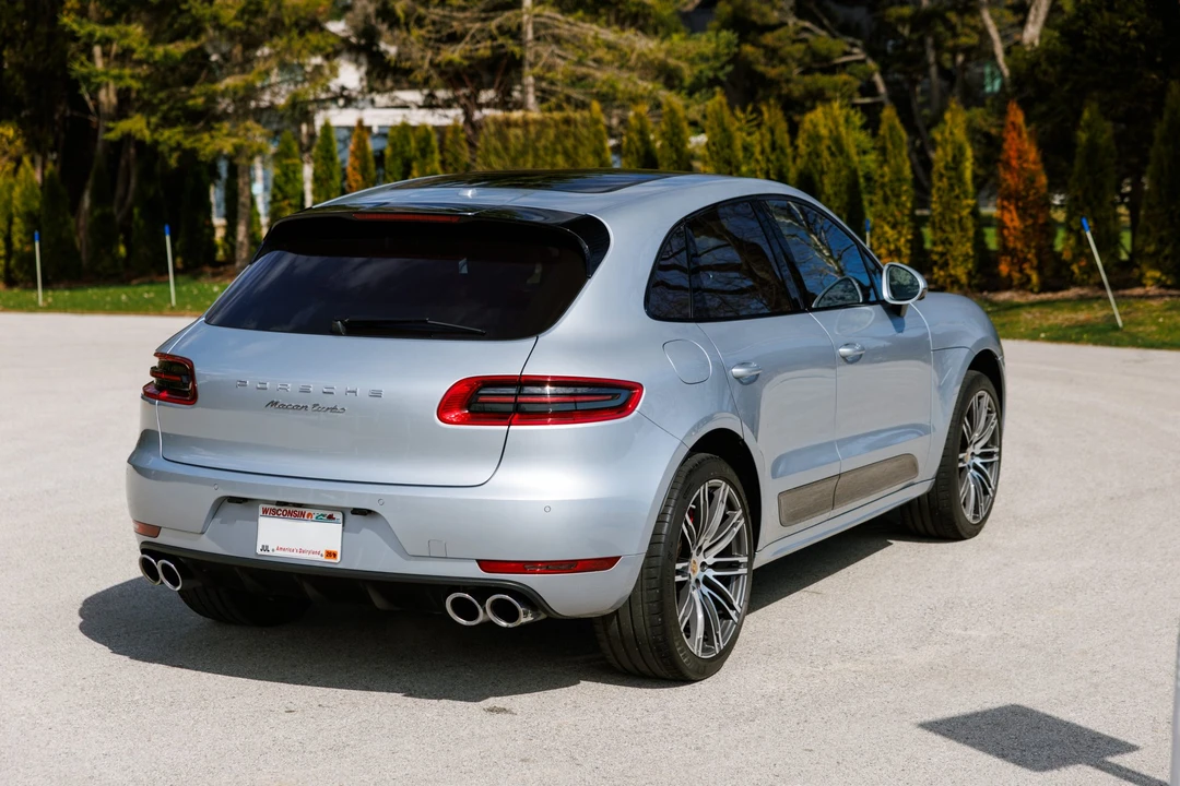 2017 Porsche Macan Turbo - Image 25 of 31