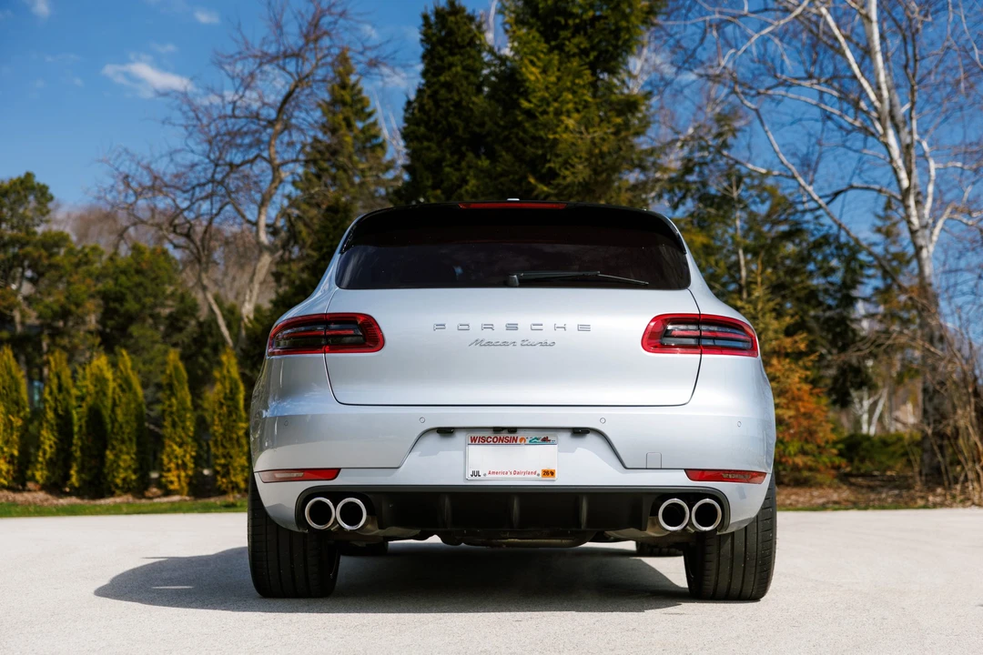 2017 Porsche Macan Turbo - Image 26 of 31