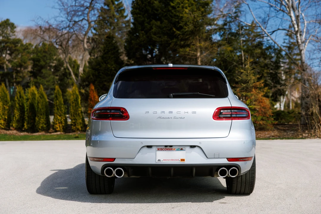 2017 Porsche Macan Turbo - Image 27 of 31