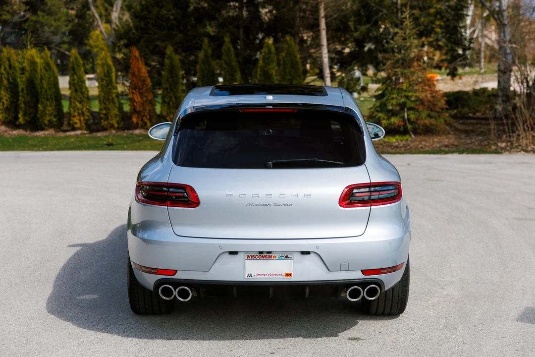 2017 Porsche Macan Turbo - Image 28 of 31