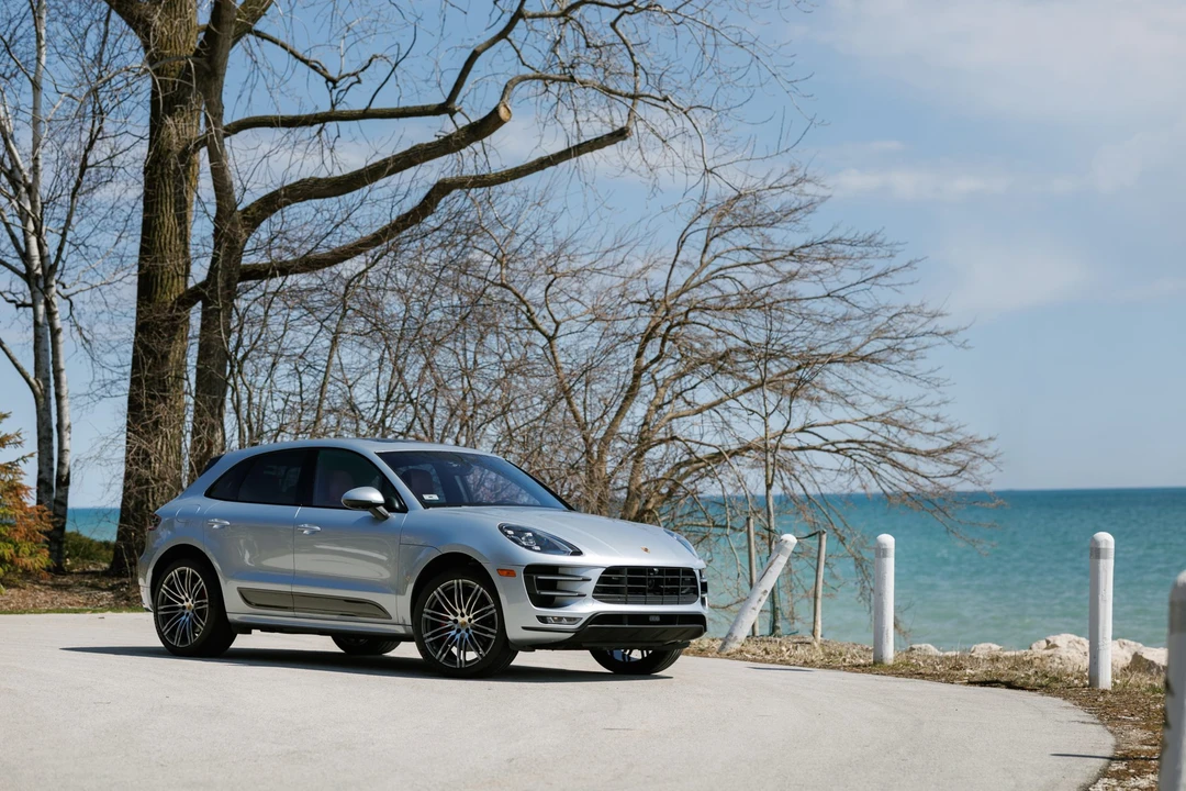 2017 Porsche Macan Turbo - Image 17 of 31