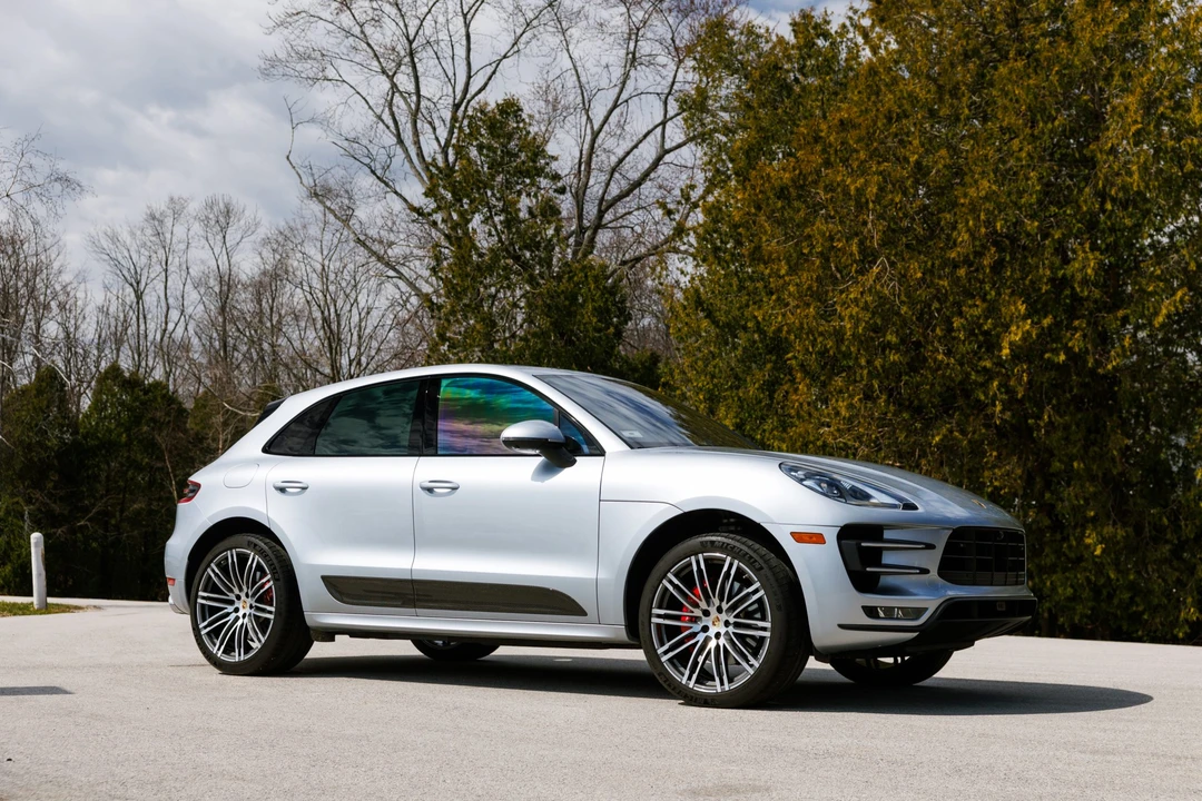 2017 Porsche Macan Turbo - Image 18 of 31