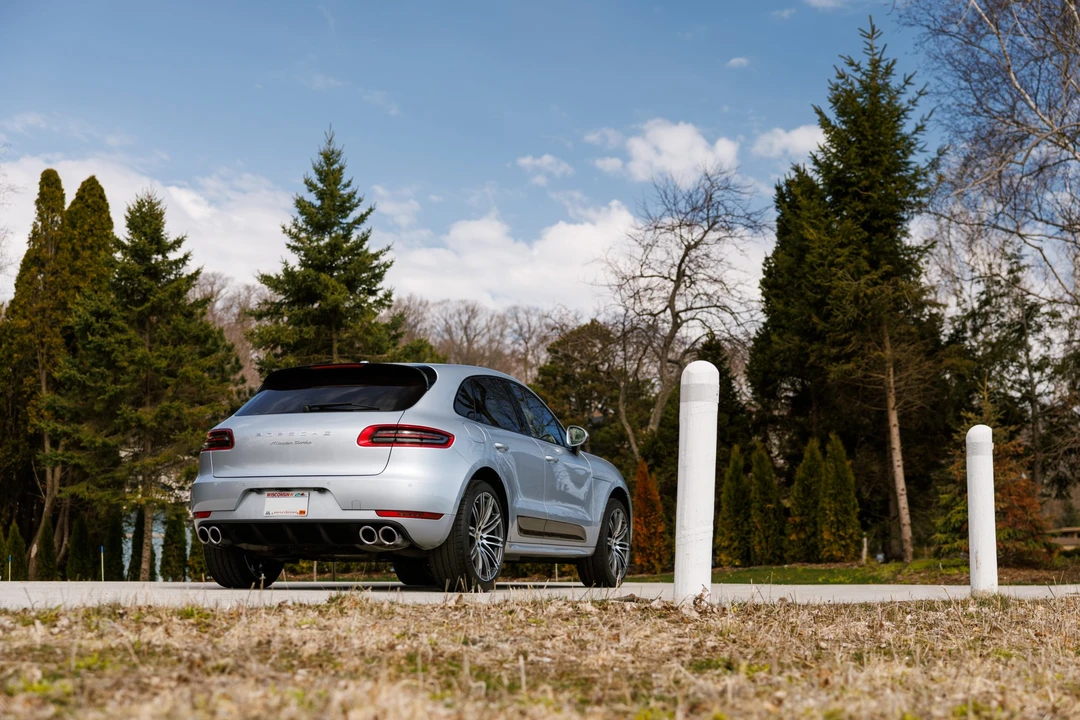 2017 Porsche Macan Turbo - Image 22 of 31