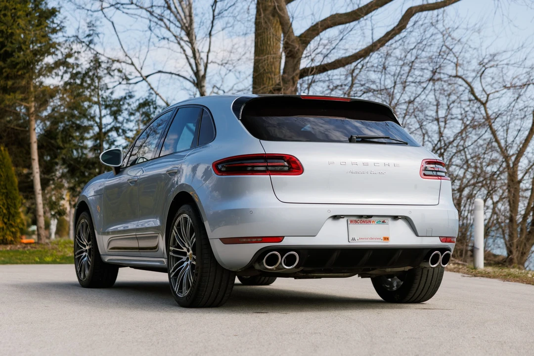 2017 Porsche Macan Turbo - Image 30 of 31