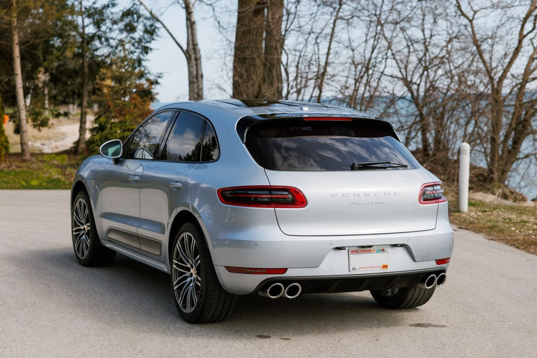 2017 Porsche Macan Turbo - Image 29 of 31