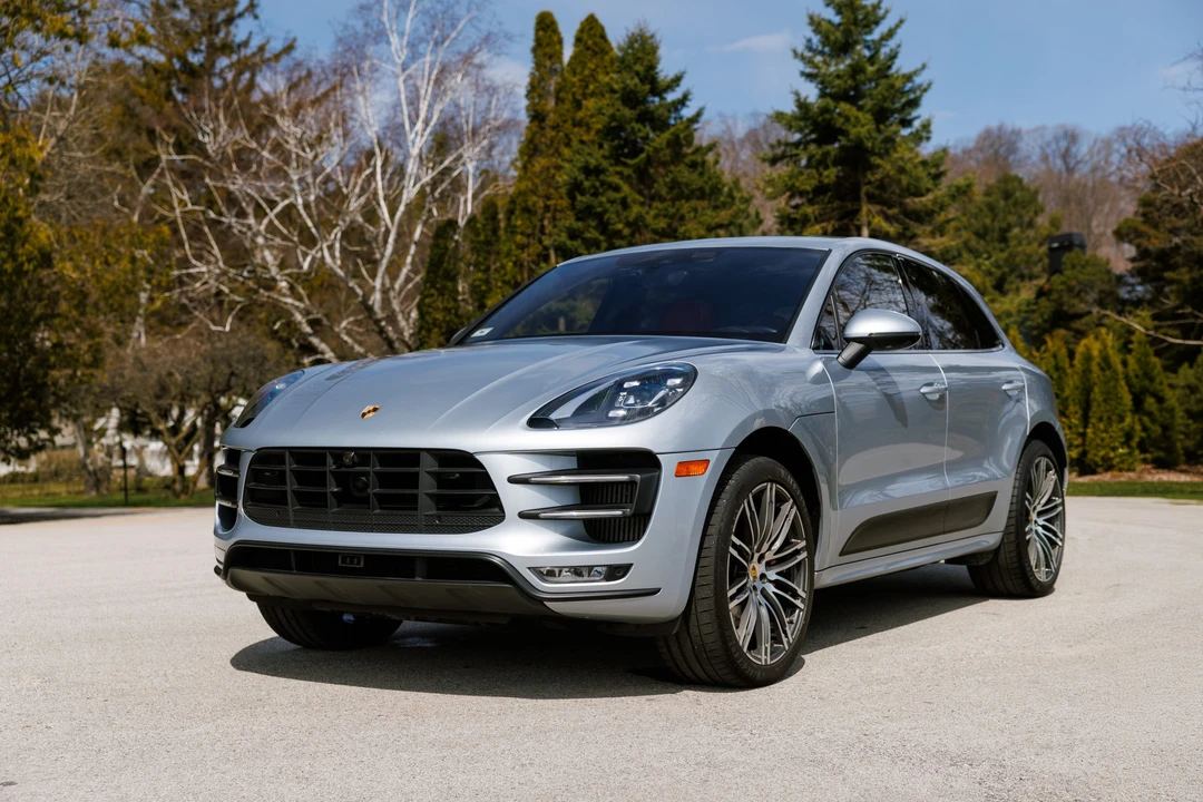 2017 Porsche Macan Turbo - Image 2 of 31