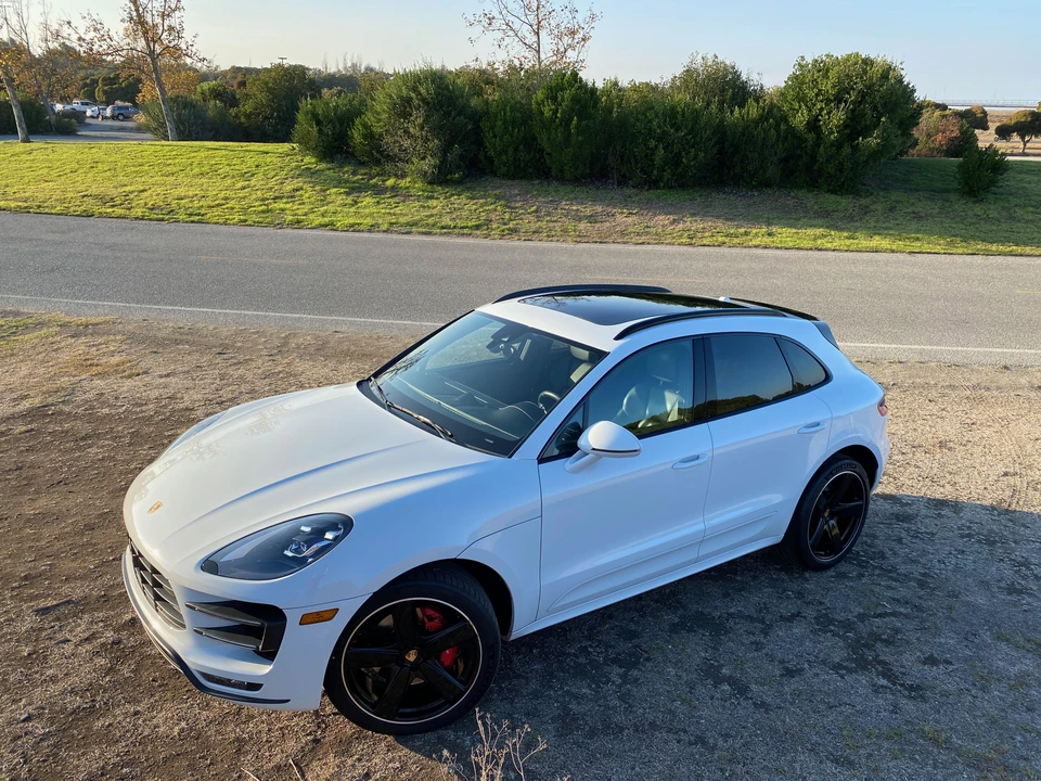 2017 Porsche Macan Turbo - Image 24 of 31