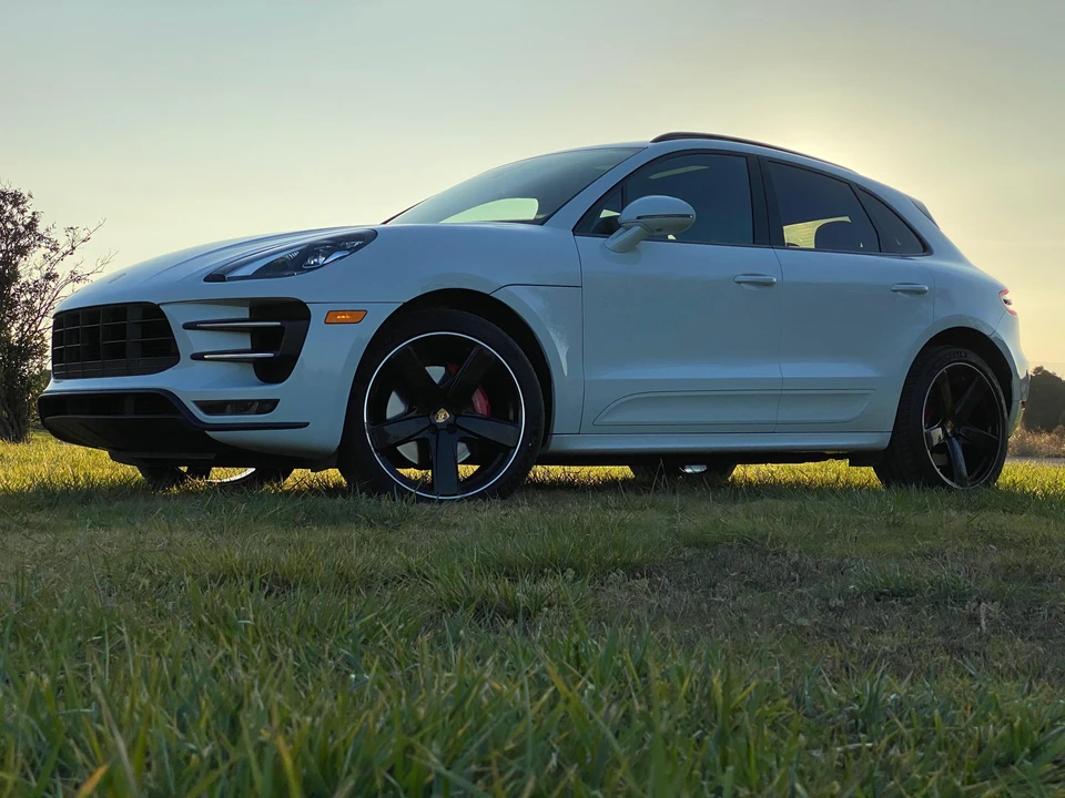 2017 Porsche Macan Turbo - Image 25 of 31