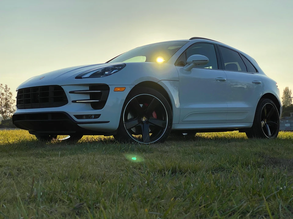 2017 Porsche Macan Turbo - Image 15 of 31