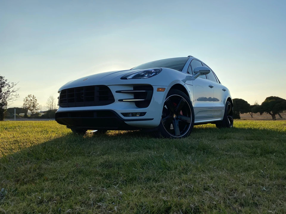 2017 Porsche Macan Turbo - Image 14 of 31