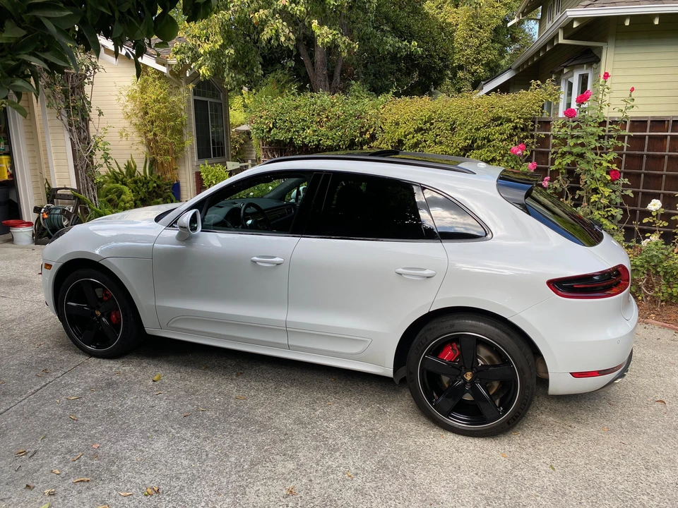 2017 Porsche Macan Turbo - Image 26 of 31