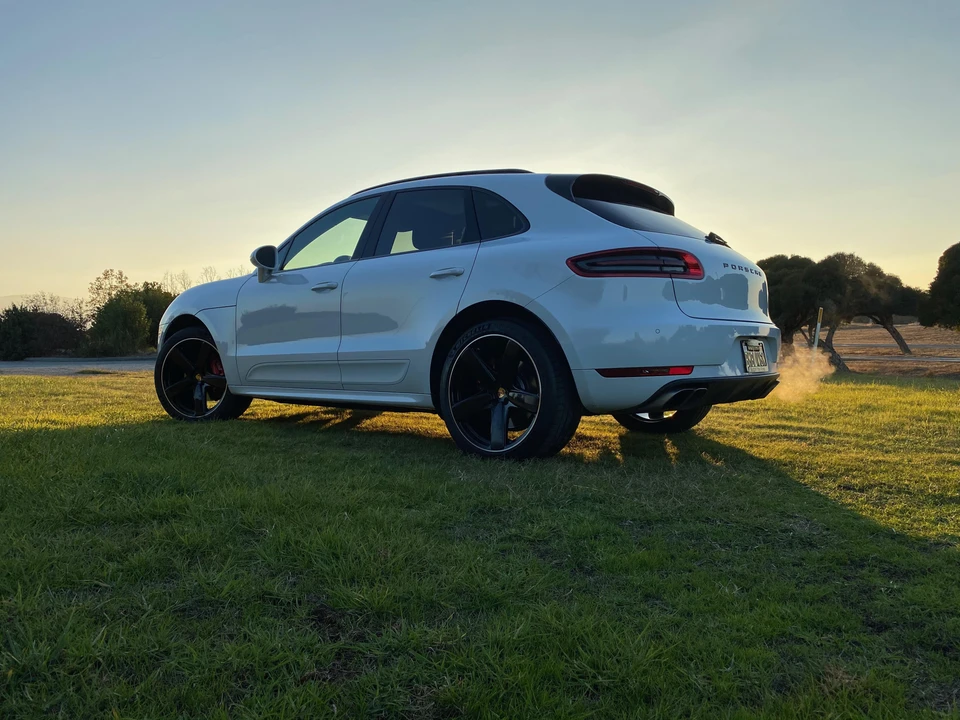 2017 Porsche Macan Turbo - Image 28 of 31