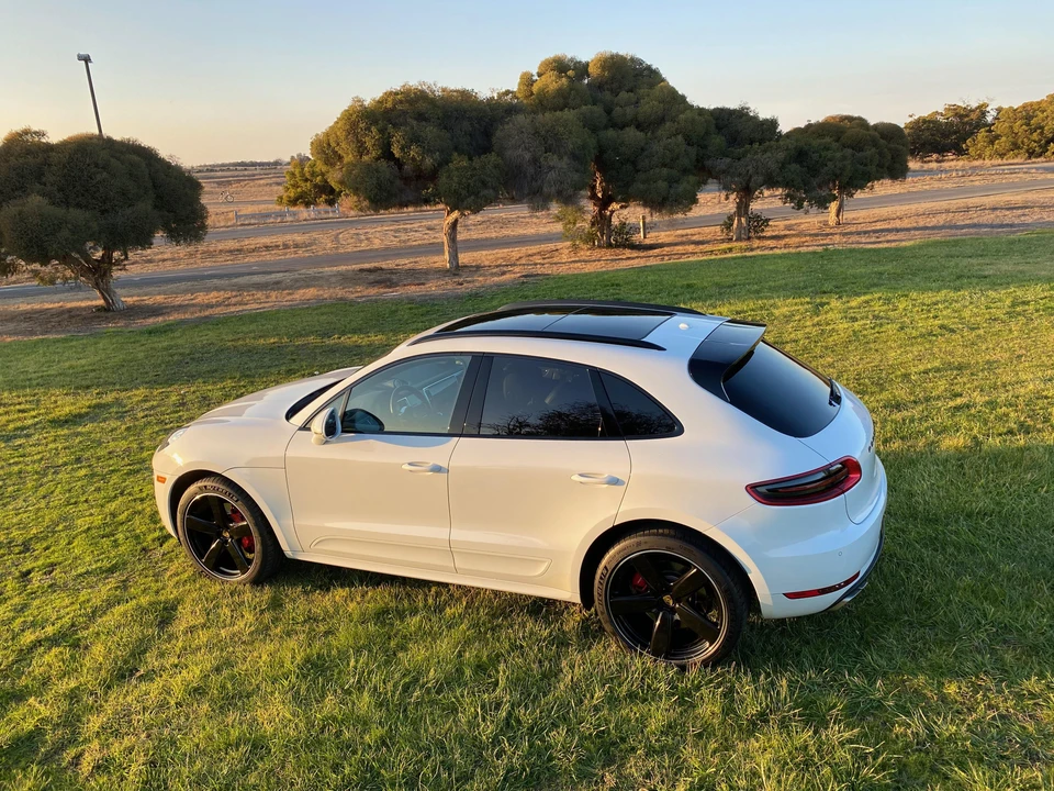 2017 Porsche Macan Turbo - Image 27 of 31