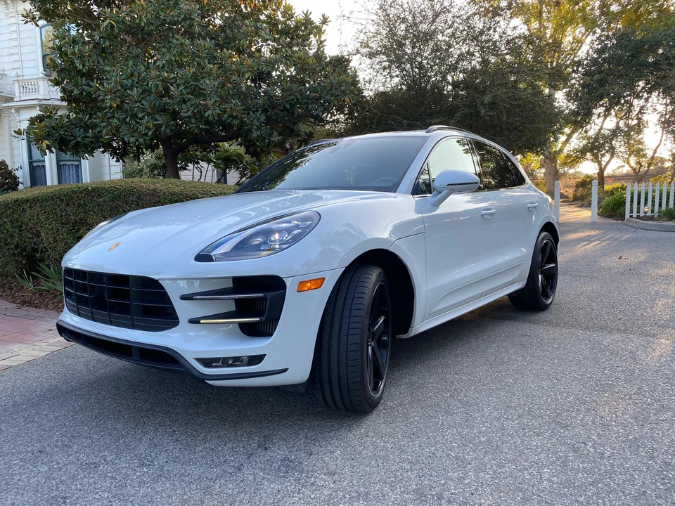 2017 Porsche Macan Turbo - Image 22 of 31