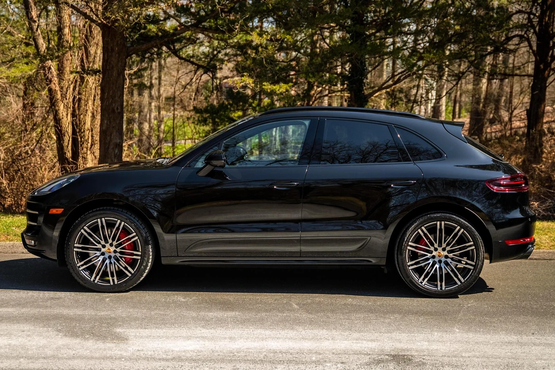 2017 Porsche Macan Turbo - Image 3 of 31