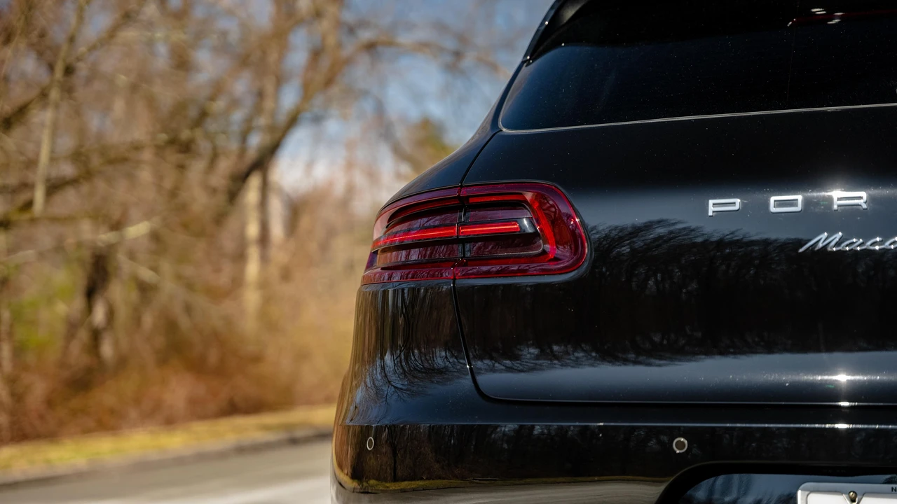 2017 Porsche Macan Turbo - Image 29 of 31