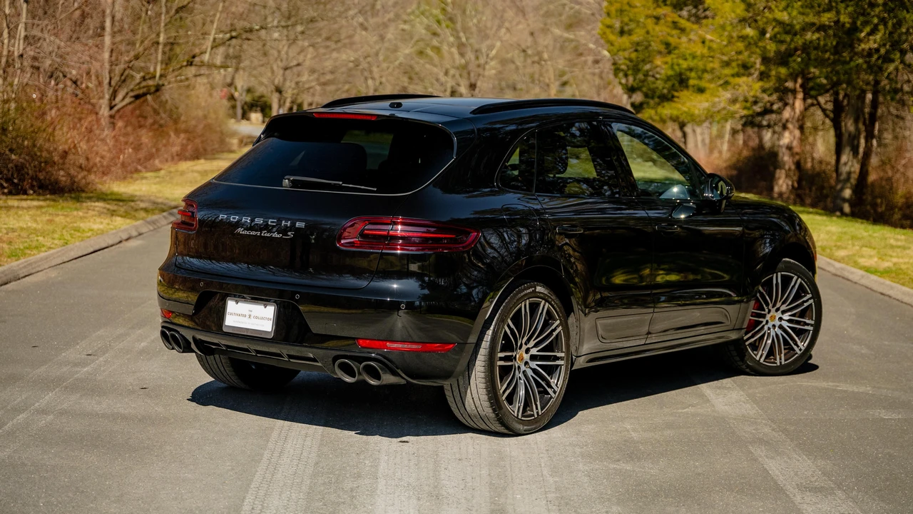 2017 Porsche Macan Turbo - Image 16 of 31
