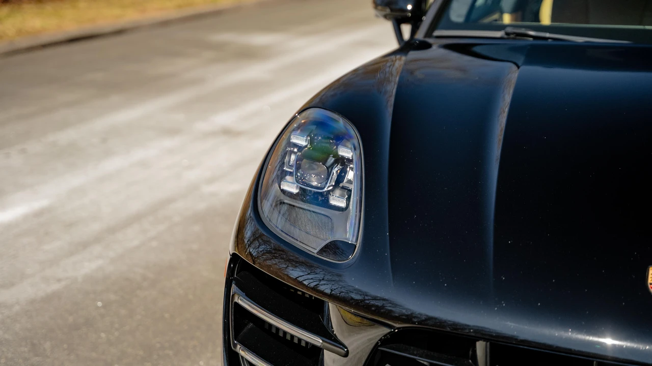 2017 Porsche Macan Turbo - Image 23 of 31