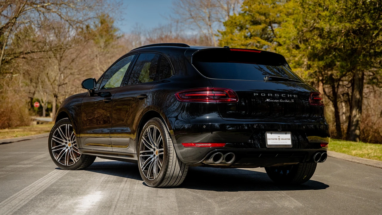 2017 Porsche Macan Turbo - Image 13 of 31