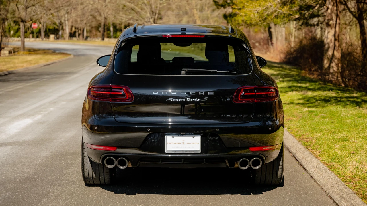 2017 Porsche Macan Turbo - Image 14 of 31