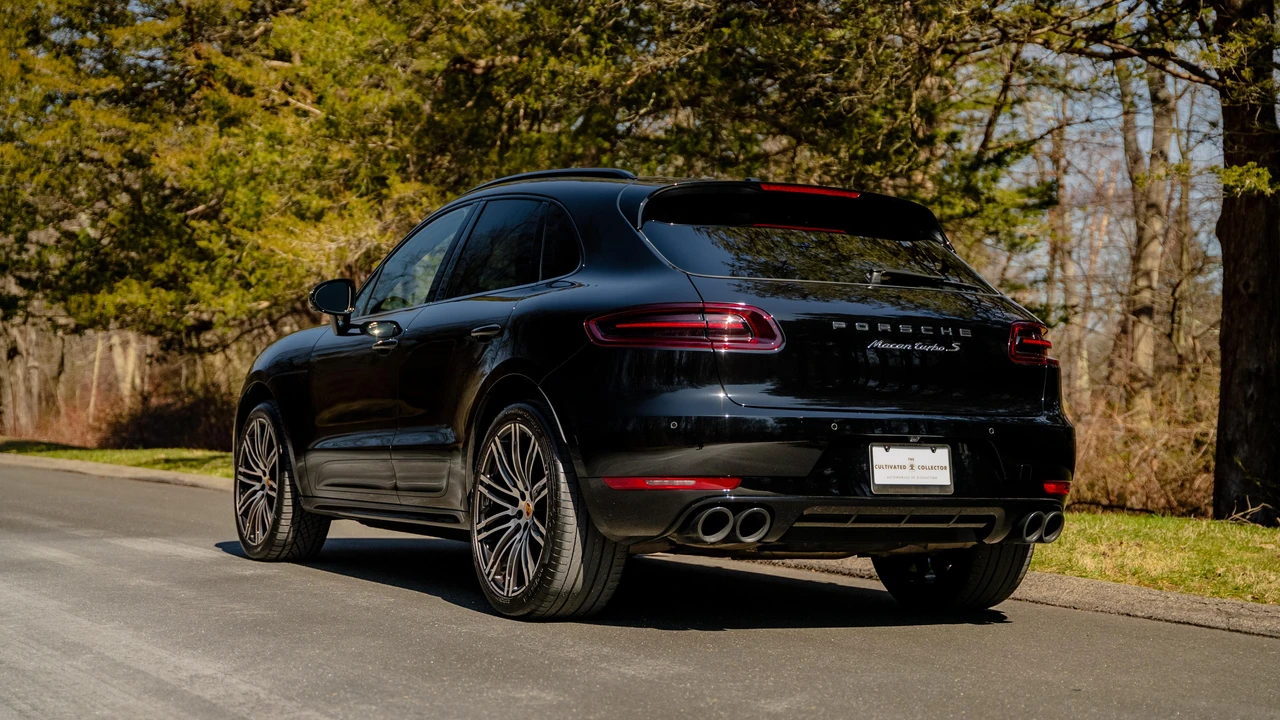2017 Porsche Macan Turbo - Image 10 of 31