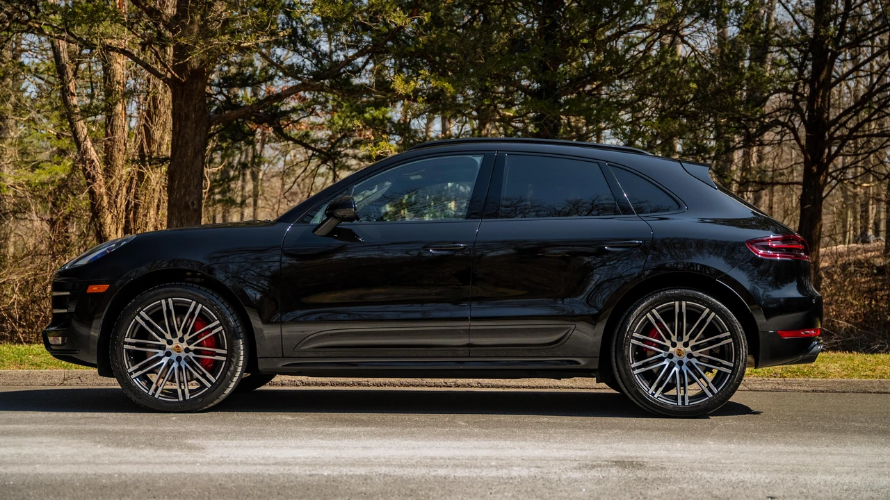 2017 Porsche Macan Turbo - Image 9 of 31