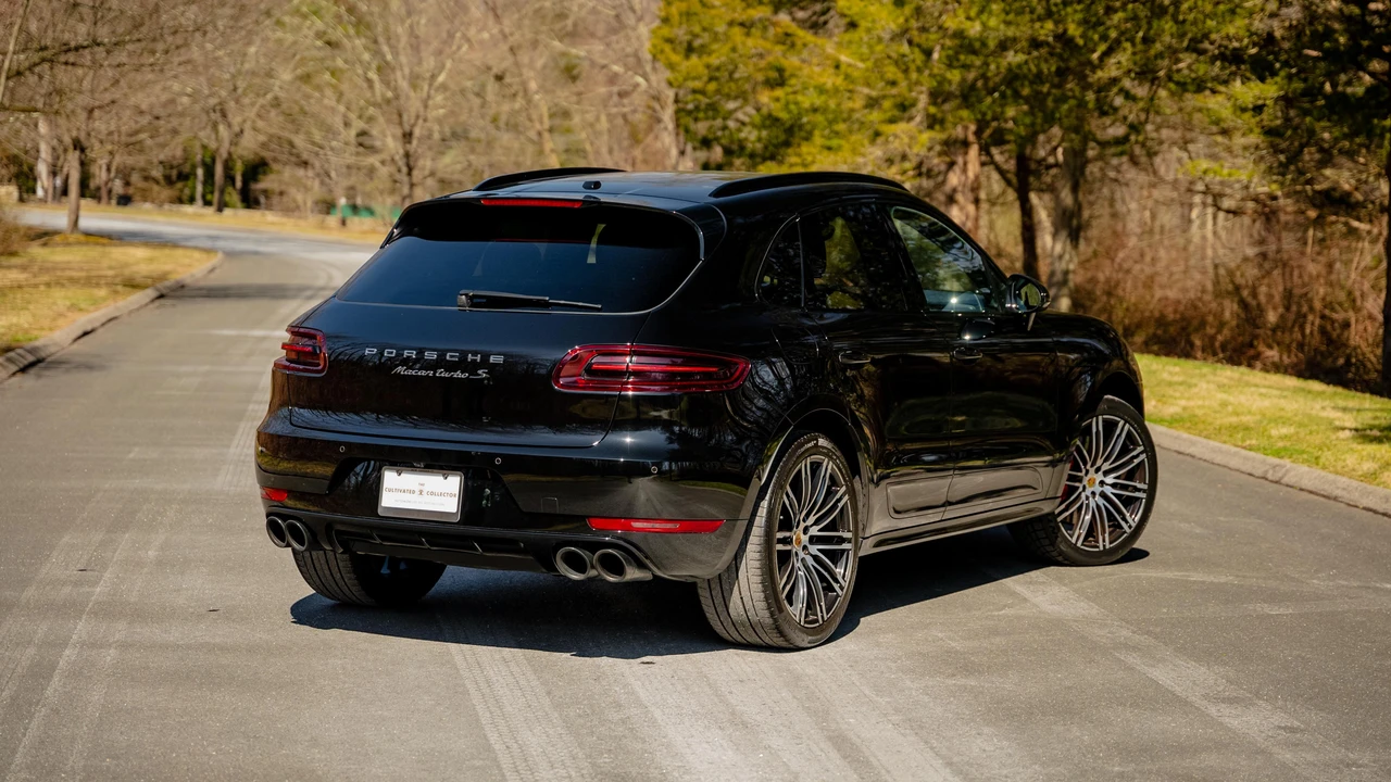 2017 Porsche Macan Turbo - Image 15 of 31