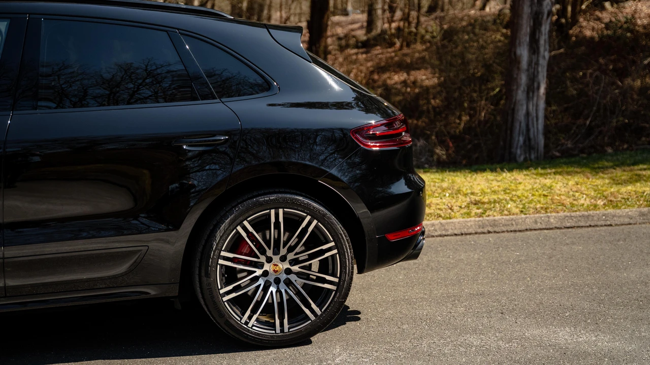 2017 Porsche Macan Turbo - Image 28 of 31