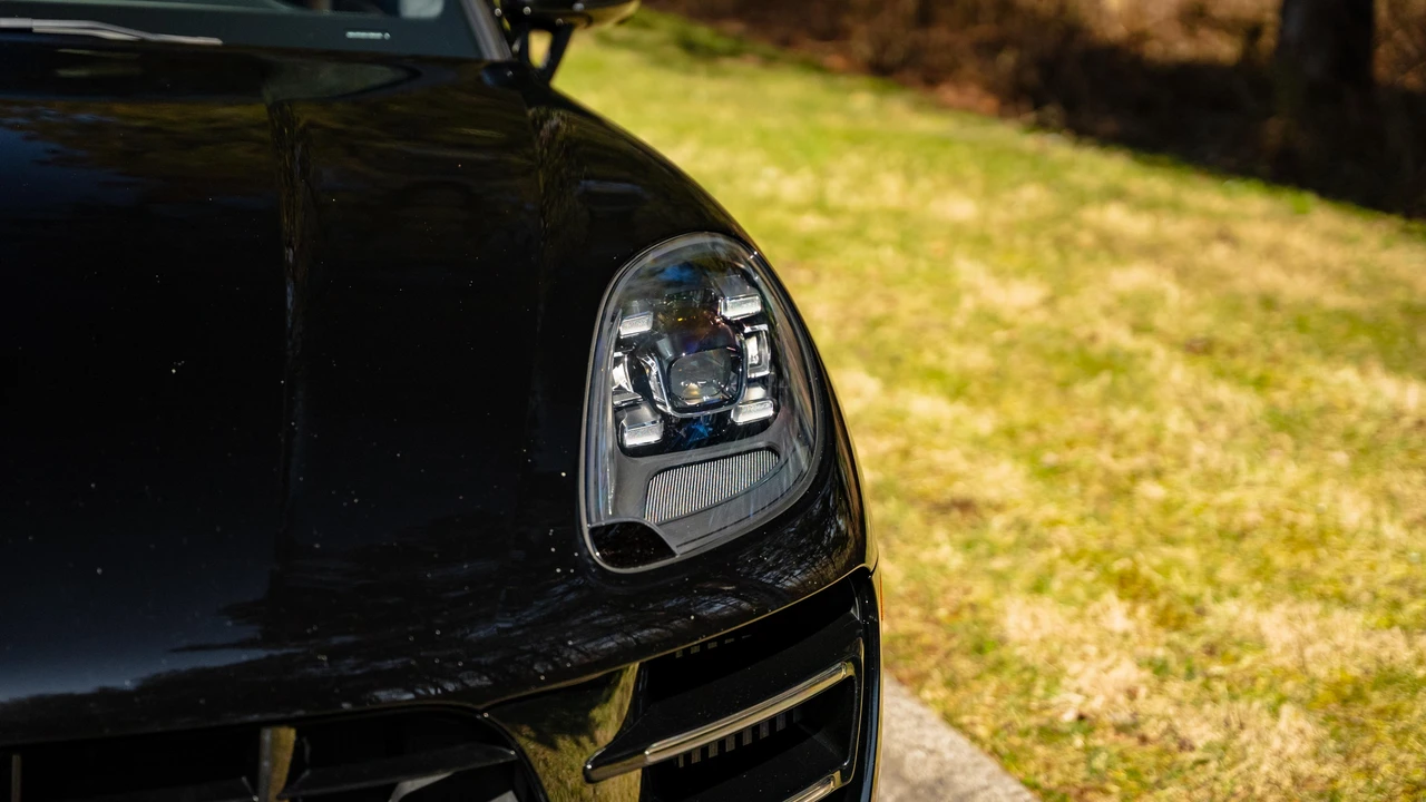 2017 Porsche Macan Turbo - Image 25 of 31