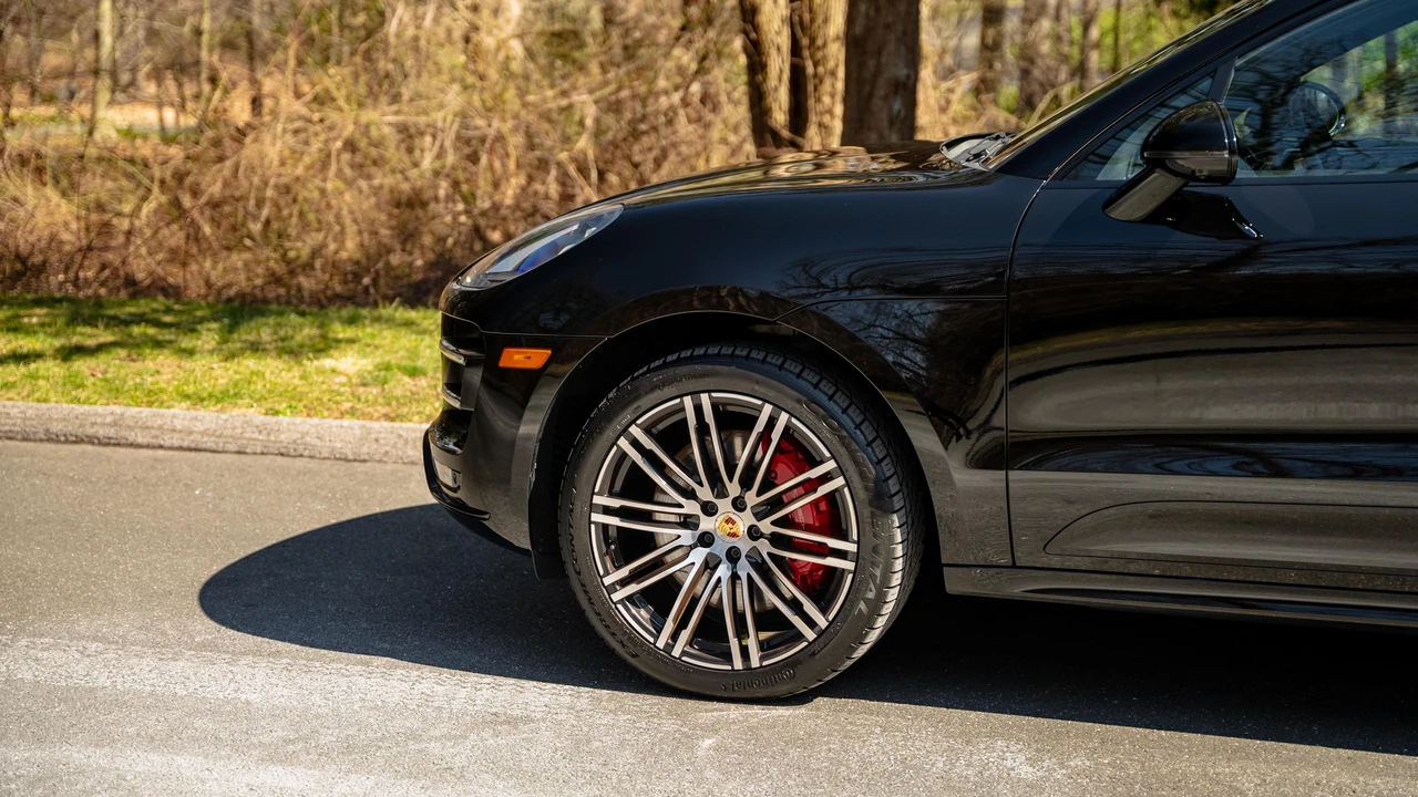 2017 Porsche Macan Turbo - Image 26 of 31