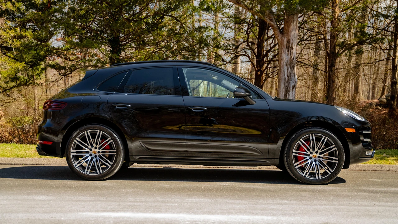 2017 Porsche Macan Turbo - Image 18 of 31
