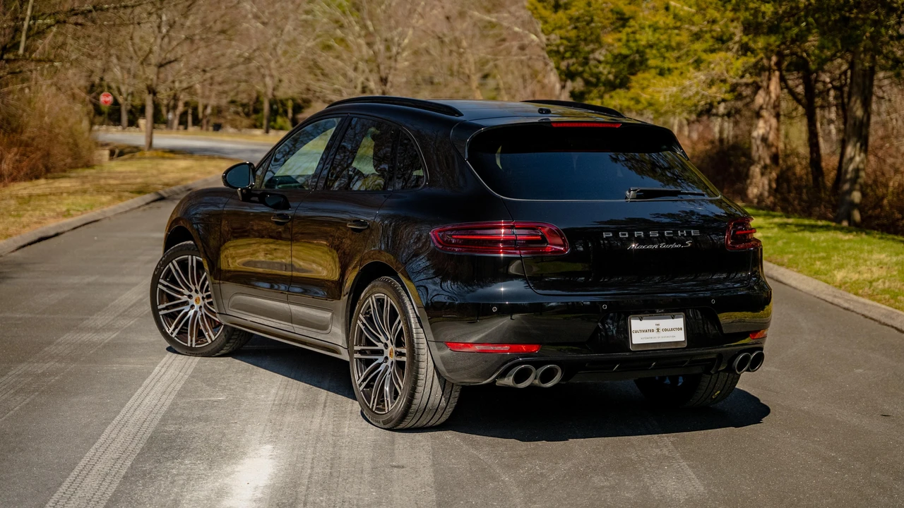 2017 Porsche Macan Turbo - Image 11 of 31