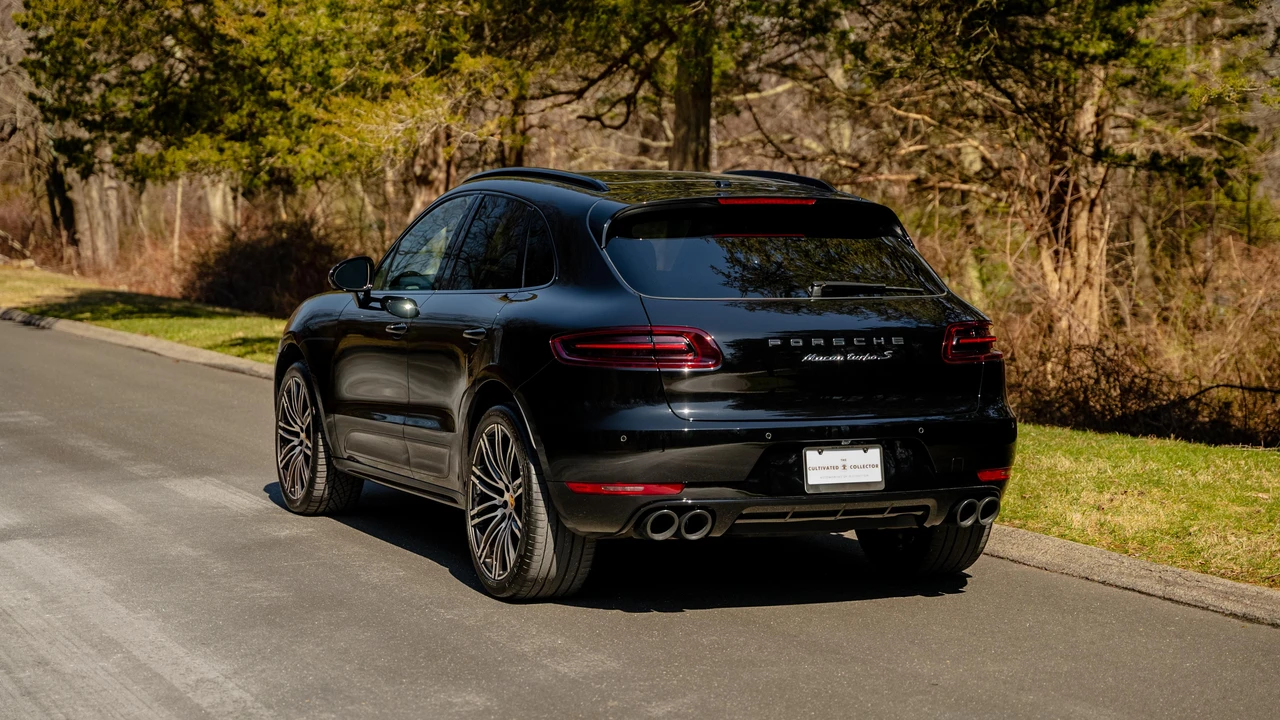 2017 Porsche Macan Turbo - Image 12 of 31