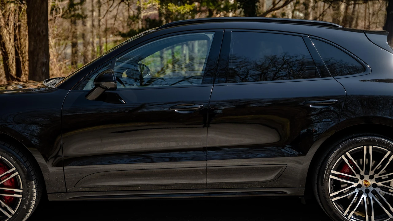 2017 Porsche Macan Turbo - Image 27 of 31