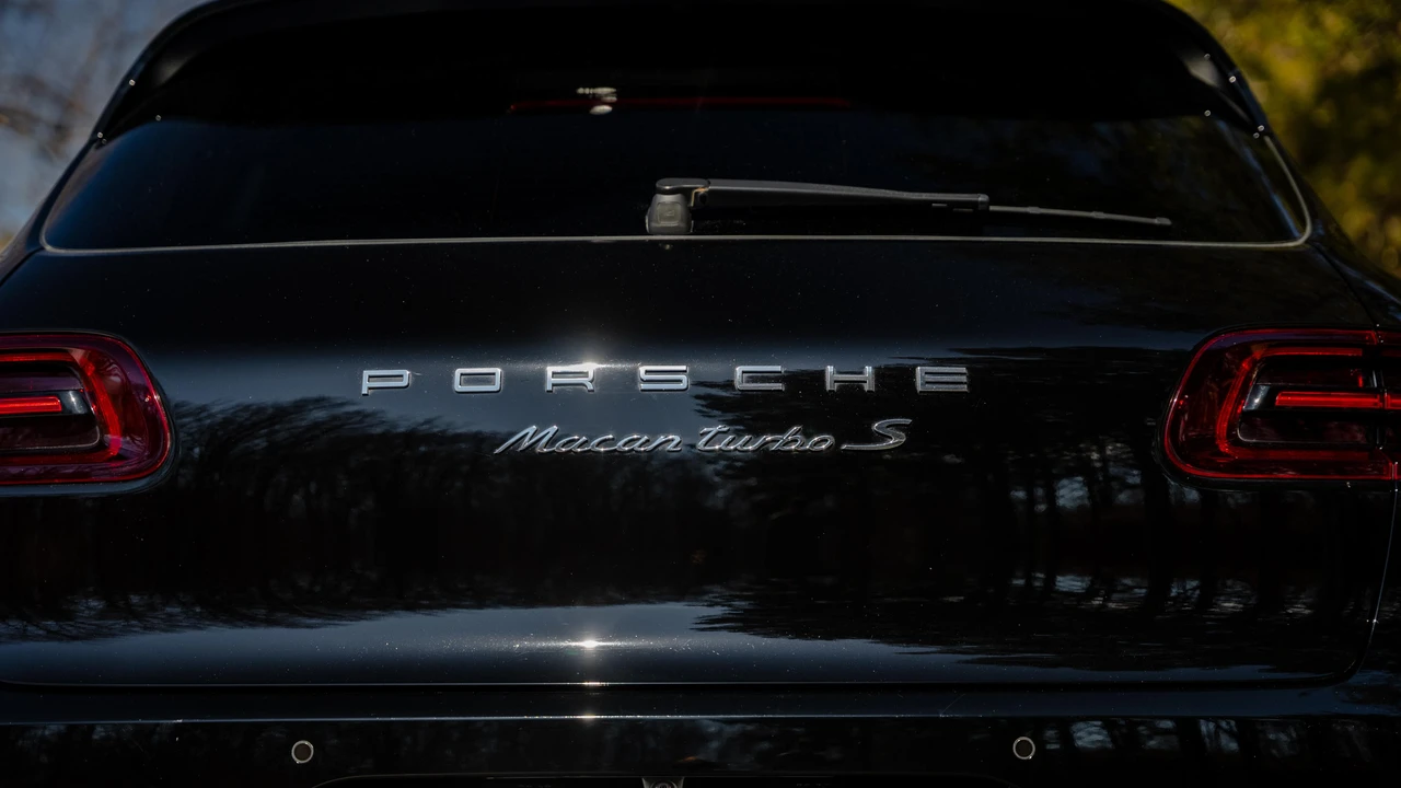 2017 Porsche Macan Turbo - Image 30 of 31