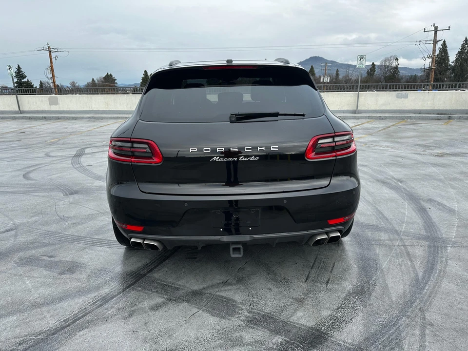 2017 Porsche Macan Turbo - Image 13 of 31