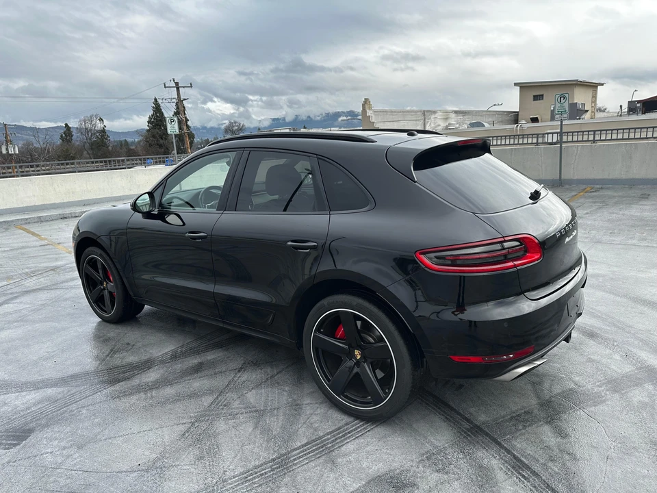 2017 Porsche Macan Turbo - Image 12 of 31