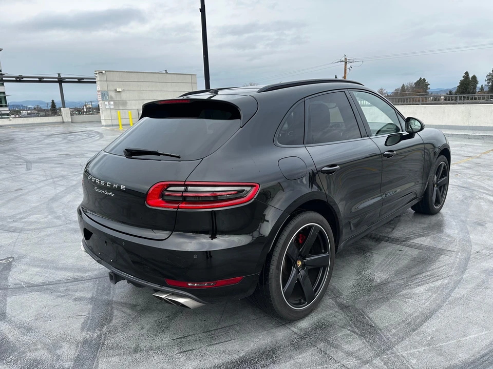 2017 Porsche Macan Turbo - Image 14 of 31