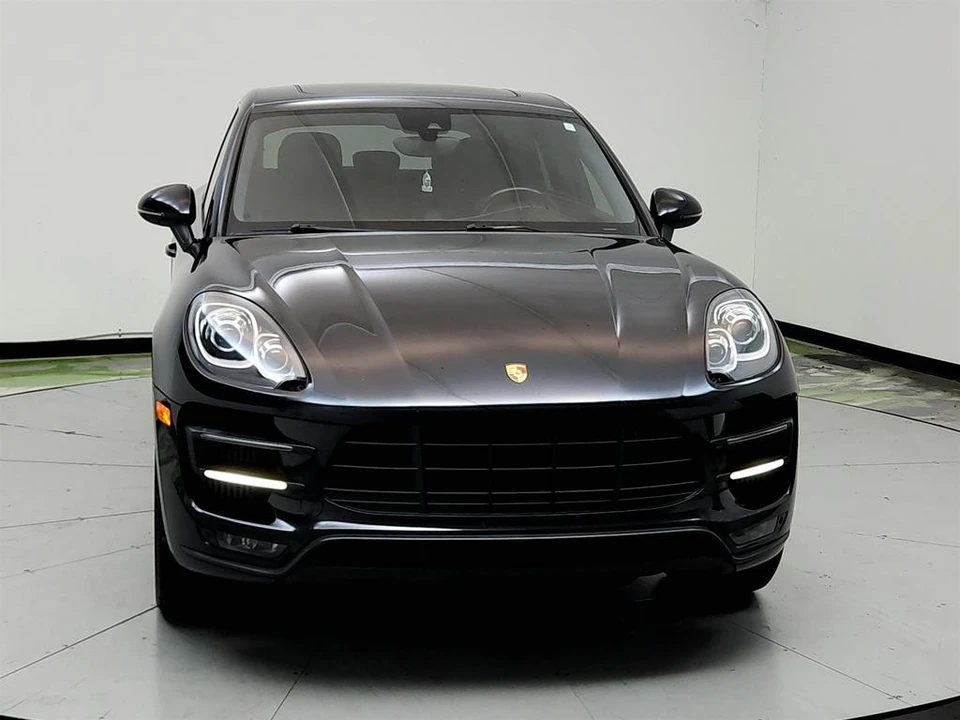 2017 Porsche Macan Turbo - Image 2 of 31