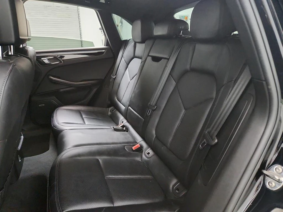2017 Porsche Macan Turbo - Image 23 of 31