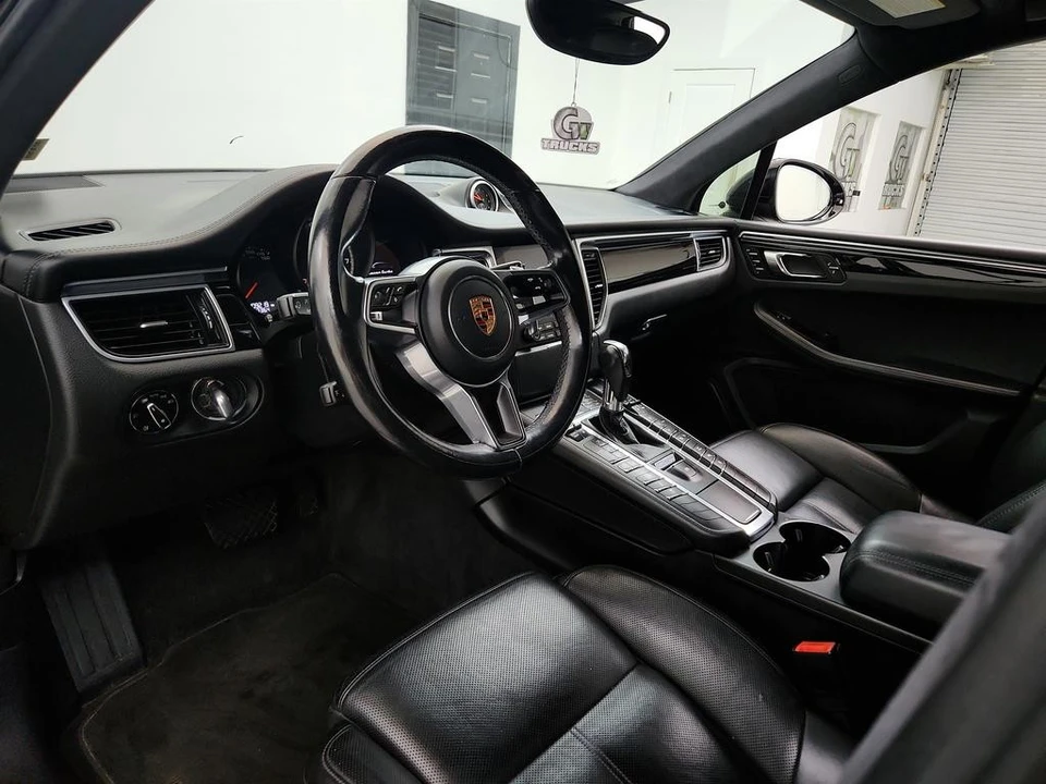 2017 Porsche Macan Turbo - Image 13 of 31