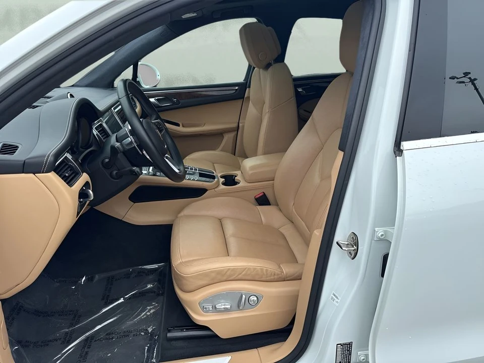 2017 Porsche Macan Turbo - Image 10 of 31